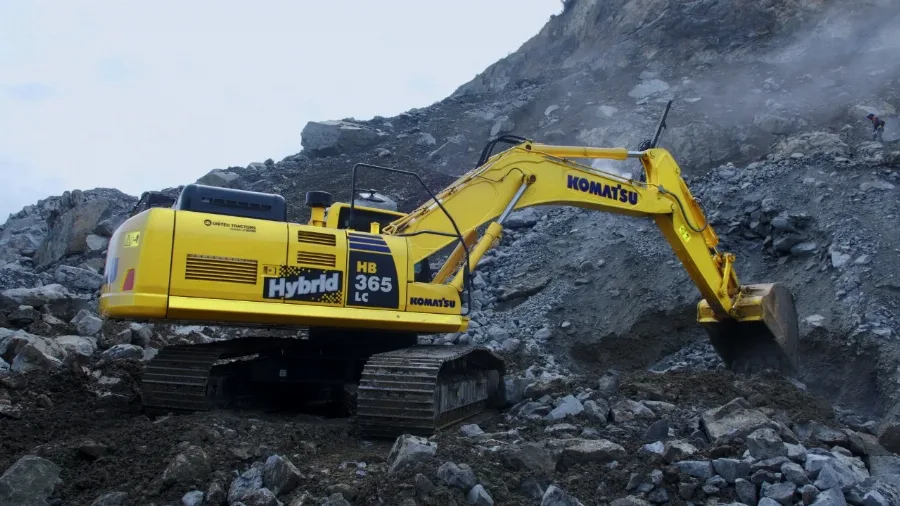 Luncurkan Excavator Hybrid Komatsu HB365-1, United Tractors Dukung Indonesia Bebas Emisi
