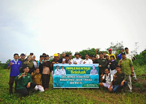 Anak Usaha ANJ Tanam Pohon Lokal Asli Belitung di Lahan Konservasi