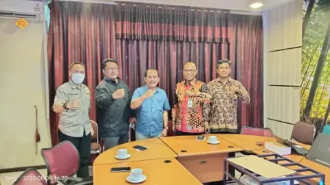 Bertemu KADIS LHK KALBAR, Direktur PKHL Perkuat Upaya Pencegahan KARHUTLA