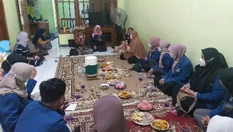 KKN ITS Sosialisasikan Proses Penjernihan Minyak untuk UMKM