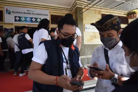 Relawan Bakti BUMN Naikkan Kelas UMKM di Rumah BUMN Klungkung