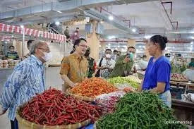 Kunjungi Pasar Legi Solo, Wamendag: Stok dan Harga Barang Kebutuhan Pokok Aman