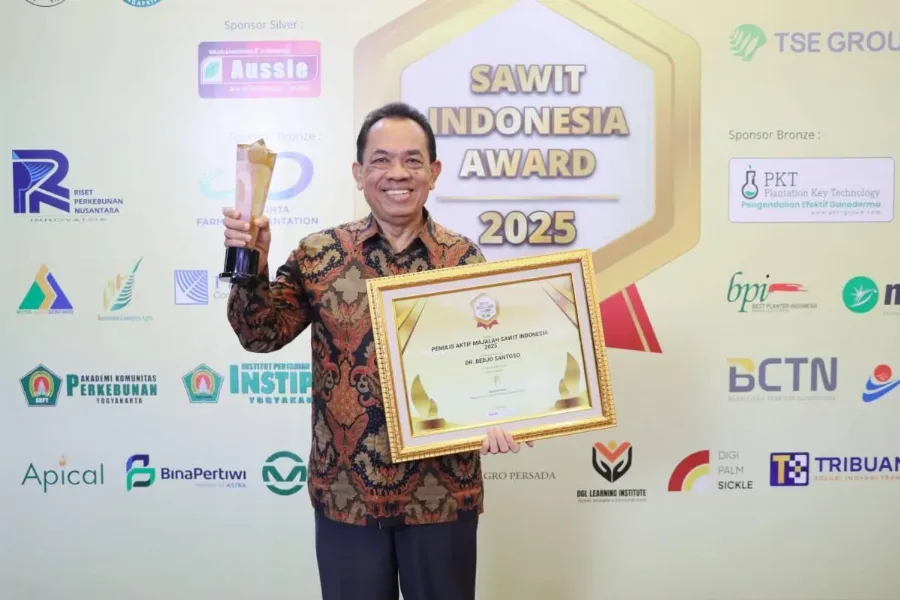 Dr. Bedjo Santoso Terima Penghargaan Penulis Teraktif di 4th Sawit Indonesia Award 2025