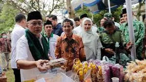 Dorong Pesantren Cetak Saudagar, Mendag Zulkifli Hasan Dukung Pendidikan Berwirausaha di Pondok