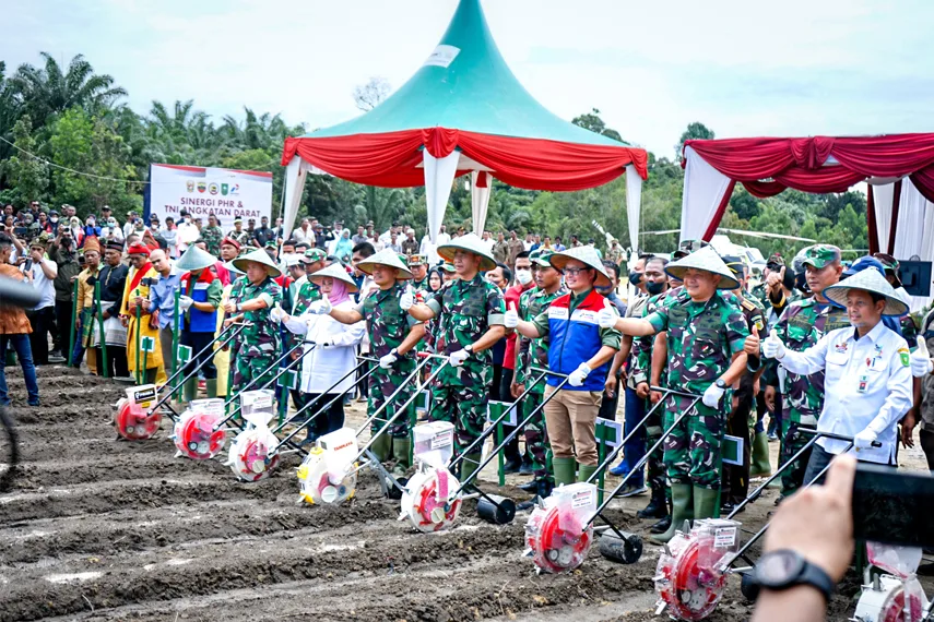 Sinergi PHR - TNI AD Olah 100 Ha Tanaman Pangan