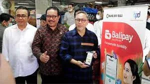 Tinjau Bapok di Pasar Badung, Mendag Zulkifli Hasan: Harga Bapok di Bali Terjaga Stabil
