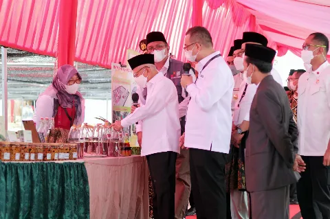 Membangun Ekonomi Santri Sawit