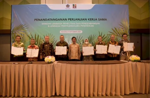 BPDPKS Serahkan Pendanaan Beasiswa Kepada 1000 MahasiswaProgram Diploma dan Strata 1