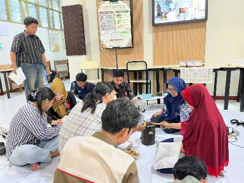 Ngabuburit, Belajar Membatik dengan Bio Parafin Berbasis Sawit
