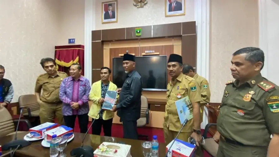 Satu Suara Dengan Aliansi BEM SB, Gubernur Sumbar Komit Perjuangkan Nasib Petani