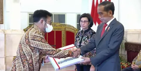Presiden Jokowi Serahkan DIPA 2023 ke Mentan SYL