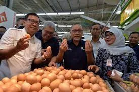 Tinjau Ritel Modern, Mendag Zulkifli Hasan: Jelang Nataru, Stok dan Harga Bapok Aman