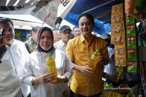 Tinjau Pasar Basah Mandonga Kendari, Wamendag Jerry: Harga Bapok Relatif Stabil