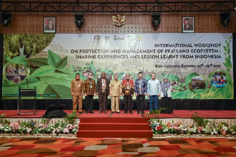 Kunjungi Riau, Dunia Belajar Keberhasilan Pengelolaan Gambut Indonesia
