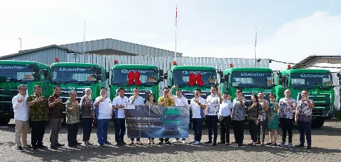 UD Trucks Tutup Tahun 2022 dengan Serah Terima 32 Unit Quester Euro 5