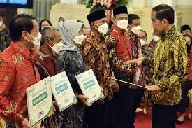 Presiden Serahkan KUR Klaster dan Salurkan Dana melalui LPDB KUMKM