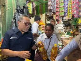 Mendag Zulkifli Hasan Pantau Pasar Sentral Remu Papua Barat: Jelang Nataru Pasokan Bapok Cukup, Harga Stabil