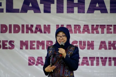 Pendidikan Holistik Berbasis Karakter dan Pelaksanaannya di Sekolah Sawit