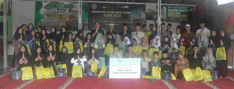 Majalah Sawit Indonesia dan Musim Mas Salurkan Paket Bantuan kepada Santri Serta Anak Yatim di Jawa Barat