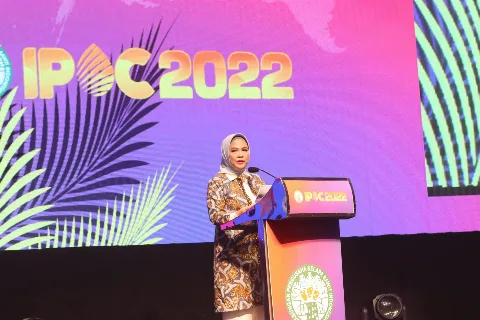 Menjaga Hubungan Dengan Pemerintah