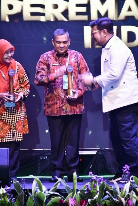 Gubernur Riau Syamsuar Dianugerahi Penghargaan Kementrian Pertanian Republik Indonesia Dalam Menjalankan Program PSR
