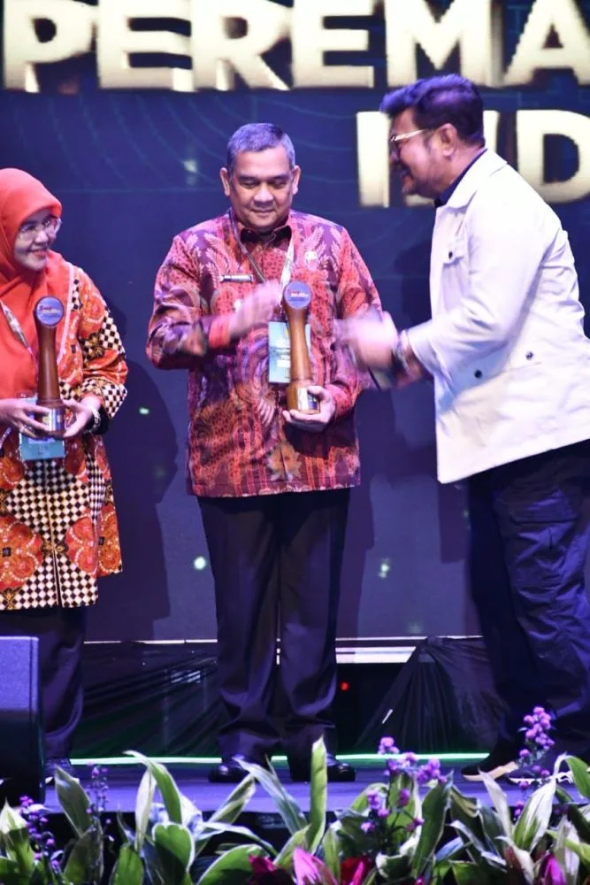 Gubernur Riau Syamsuar Dianugerahi Penghargaan Kementrian Pertanian Republik Indonesia Dalam Menjalankan Program PSR