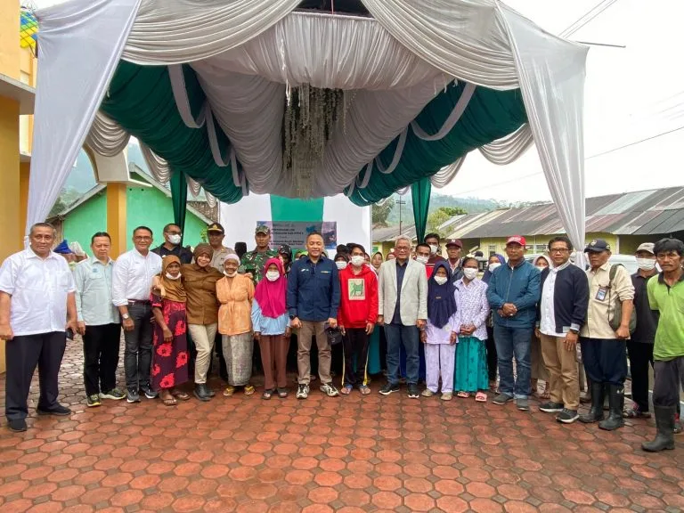 PTPN V Menyalurkan Bantuan Kepada Korban Banjir Bandang Ijen