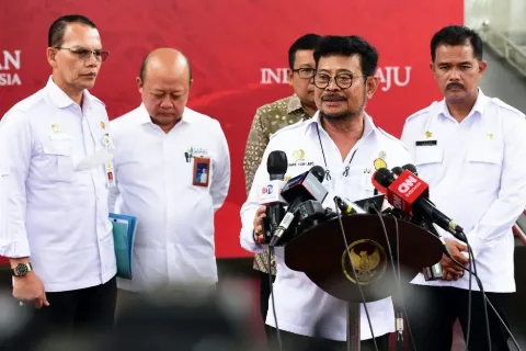 Presiden RI Joko Widodo  Mengingatkan Jajarannya  Menjaga Ketersediaan Pupuk Bagi Petani
