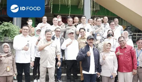 ID FOOD Bersama Komisi IV DPR RI  Meninjau ke Pasar di Surabaya