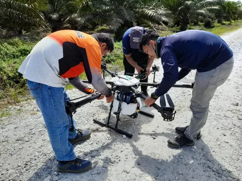 PTPN V Manfaatkan Drone Optimalkan Produksi Perkebunan Sawit