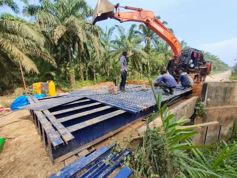 ANJA Bantu Perbaikan Jembatan Desa di Palas Utara