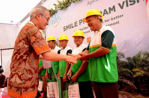 Petani Riau Tersenyum, Program SMILE Tekan Biaya Sampai 30%