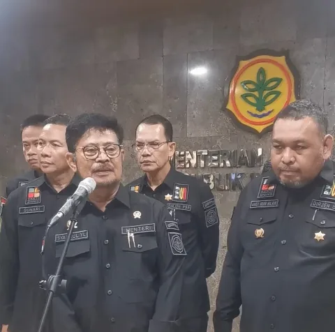 Mentan SYL Bentuk Gugus Tugas Peremajaan Kelapa Sawit Pekebun, Percepat Target 180 Ribu Ha