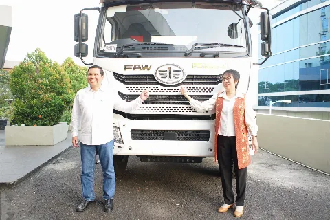 Gaya Makmur Mobil Meresmikan Cabang Palembang dan Merayakan Penjualan Unit ke 4000 FAW Trucks di Indonesia