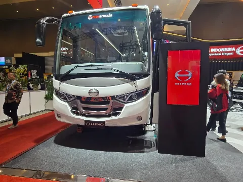 Hino Luncurkan Bus 4x4 untuk Garap Segmen Perkebunan dan Tambang