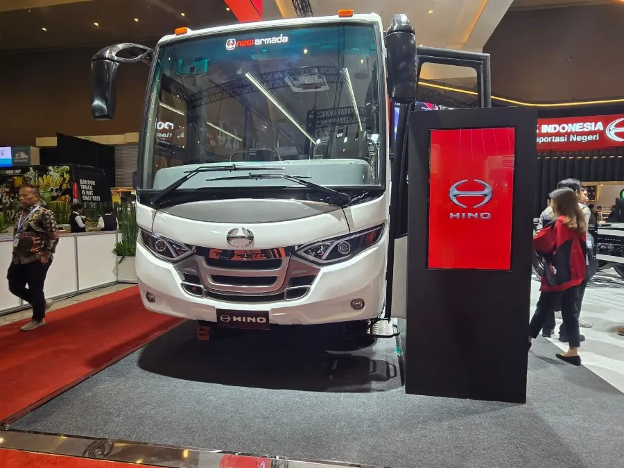 Hino Luncurkan Bus 4x4 untuk Garap Segmen Perkebunan dan Tambang