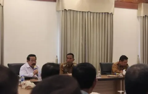 Harga TBS Sawit Anjlok, Pj.Gubernur Babel Kumpulkan Pengusaha Sawit