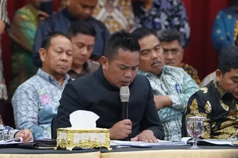Jalan Rusak, Petani Mengeluarkan Banyak Uang Untuk Ongkos Panen Sawit.