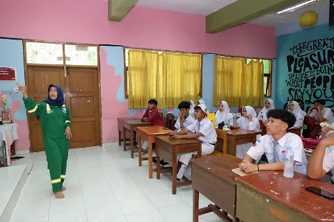 Dorong Pelajar SMA Sekitar Perusahaan Siap Hadapi Persaingan di Masa Depan