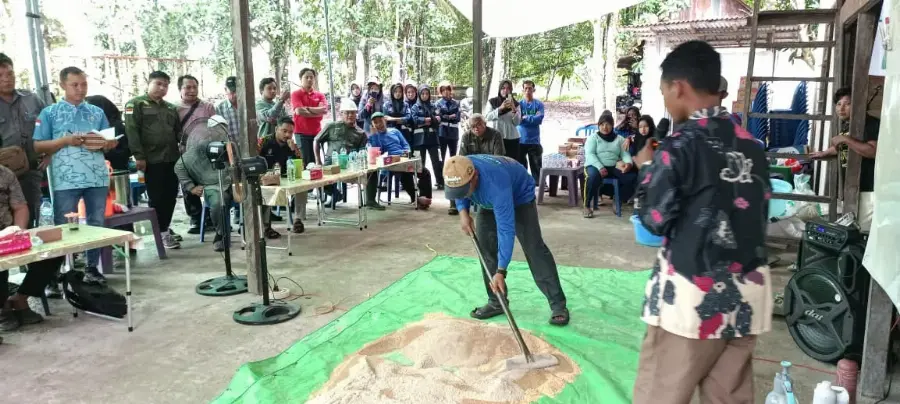 Tekan Biaya Produksi, PT KKP Kenalkan Pakan Mandiri untuk Ayam Petelur