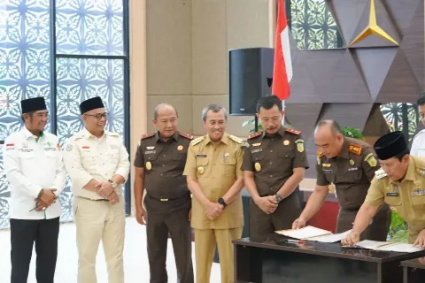 Bupati dan Wali Kota se-Riau Menandatangani MoU Jaga Zapin