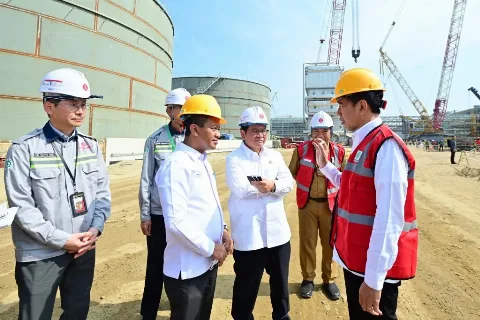 Presiden RI Joko Widodo Meninjau Pembangunan  Industri Petrokimia