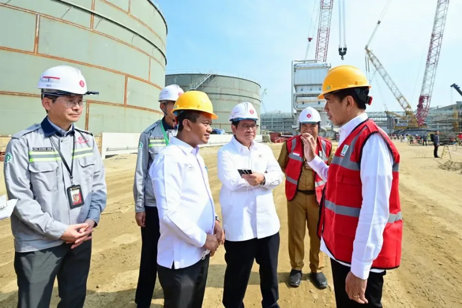 Presiden RI Joko Widodo Meninjau Pembangunan  Industri Petrokimia
