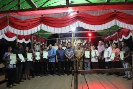 PTPN XIII Menyerahkan Sertifikat Hak Milik (SHM) Kredit Koperasi Primer Anggota (KKPA) Lahan Plasma  Para Petani