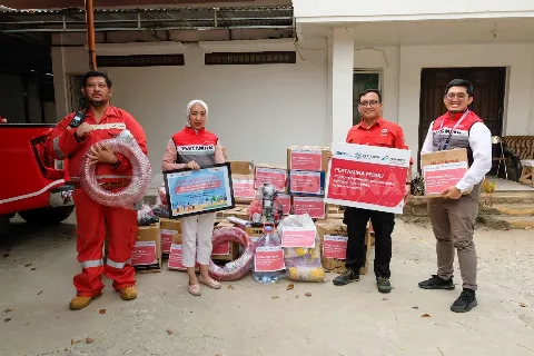 Kilang Pertamina Plaju Membantu Persediaan Logistik dan 100 Paket Peralatan Safety