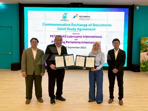 Pertamina Internasional - Petronas Mengembangkan  Lube Base Oil
