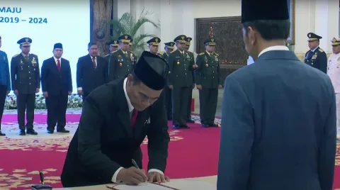 Presiden Jokowi Lantik Andi Amran Sulaiman Sebagai Mentan