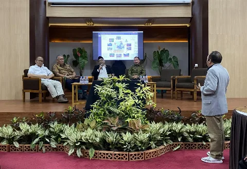 Jelang 2 November, Keresahan Petani Sawit Tumpah di Podcast FoSI